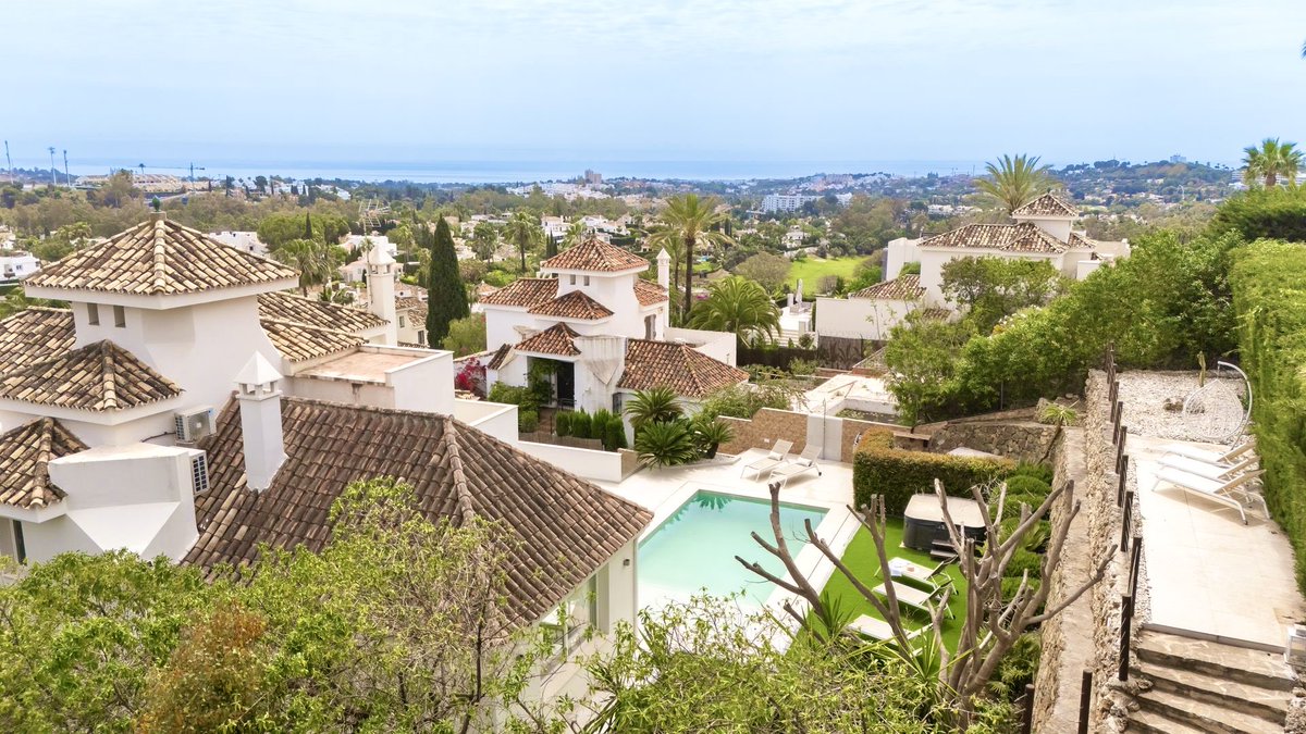 emile_issa's tweet photo. ✨Wake up to Panoramic Sea &amp; Concha mountain views from your private terrace #Marbella 

Stunning 5-bed renovated villa Los Naranjos Hill Club. Scandi design, huge pool, 827m² plot.

Gated luxury living minutes from golf, beaches, best restaurants.

€2.595.000

DM for details https://t.co/BNYAvRi1LY