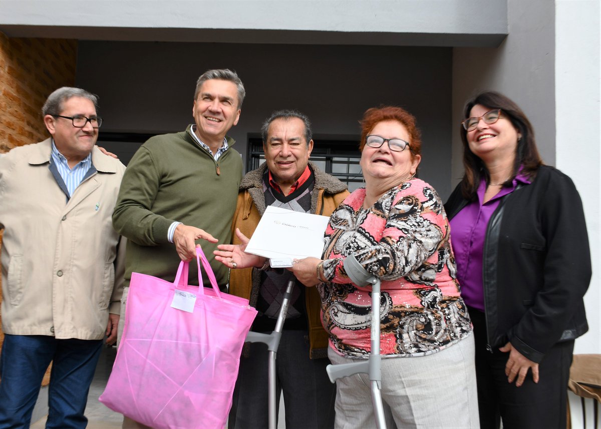 IPRODICH's tweet photo. ¡La emoción y alegría de más chaqueños con discapacidad que ya tienen las llaves de su nuevo hogar en la Chacra 214 de Resistencia! 🔑🏡

👨‍👩‍👧‍👦🏘️👏 Dos de estas viviendas fueron destinadas a personas con discapacidad y sus familias, garantizando el acceso a un techo digno y... https://t.co/roTxOwBndM