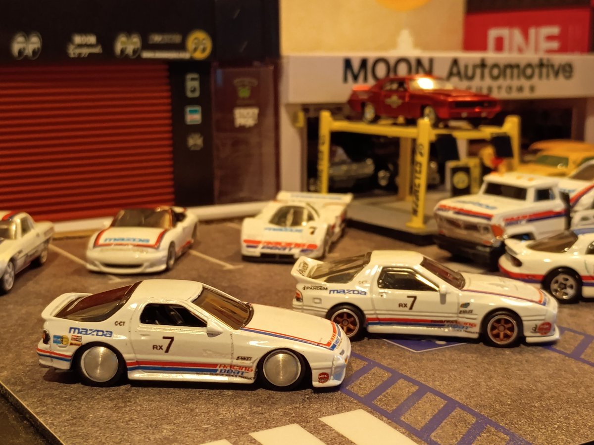 union_76_unocal's tweet photo. ばっぼいさん@porschegmbh から10ヶ月早い誕生日プレゼント🎁頂きました😍👍🎶
以前からメチャクチャ欲しかった、ばっぼいCustomRACINGBEATセット✨
最高にcooooooooooooooolデス😋👌🤚
本当にありがとうございました🙇🎶
#RACINGBEAT
#Bonneville https://t.co/qDCDjk3B0X