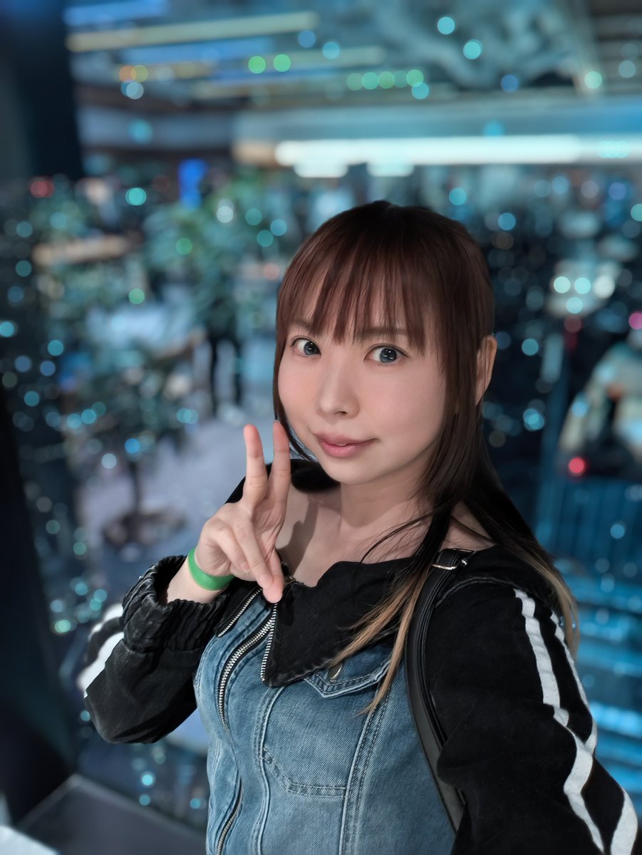 cyber_yutopia's tweet photo. ちょと前なんだけど、ハッピープレビューさんの上映会に行ってきました！
映像クリエイターの皆さんが作った3分間のショートフィルムを拝見してみんなでコメントを出し合うのだけど、良い刺激になりました😆
とっても楽しかったです😊
そして渋谷のスクランブルスクエア45Fの眺めが最高だった🫶✨✨ https://t.co/yFkeDbM5Fr