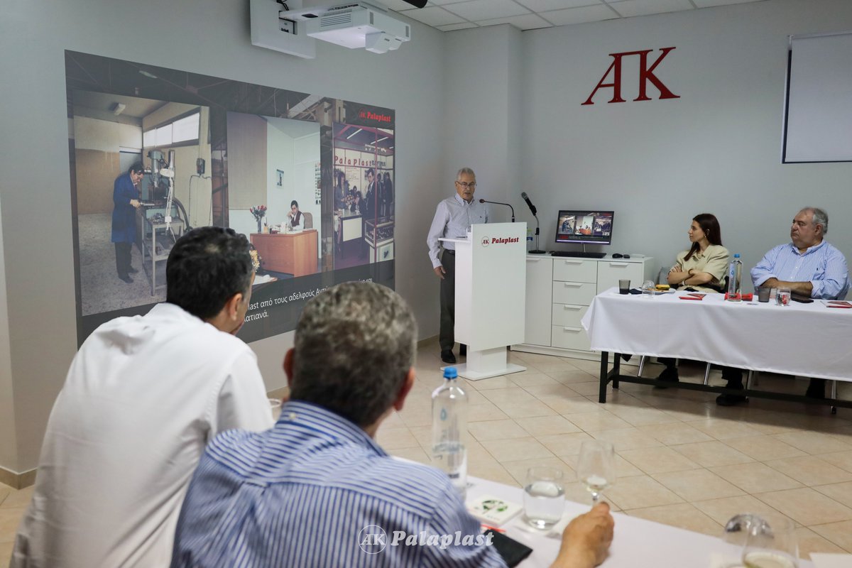 SEVE_GR's tweet photo. Η συνεδρίαση του Διοικητικού Συμβουλίου του #ΣΕΒΕ πραγματοποιήθηκε την Τρίτη 26/5 στις εγκαταστάσεις της PALAPLAST, συνοδευόμενη από μια ιδιαίτερα ενδιαφέρουσα ξενάγηση στις παραγωγικές εγκαταστάσεις της εταιρείας. https://t.co/htKYMV49Fi