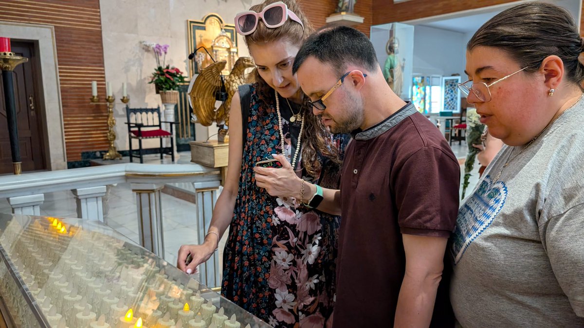 FUNDHEX's tweet photo. Hoy, visitamos a San Judas Tadeo en la Residencia Santa Teresa Jornet de Mérida. Un día señalado en cada mes para renovar tradiciones, compartir momentos y mantener vivo el compromiso y la cercanía. 
#InclusiónSocial
#Compromiso
#FUNDHEX
#Mérida https://t.co/IwrfC04BVV