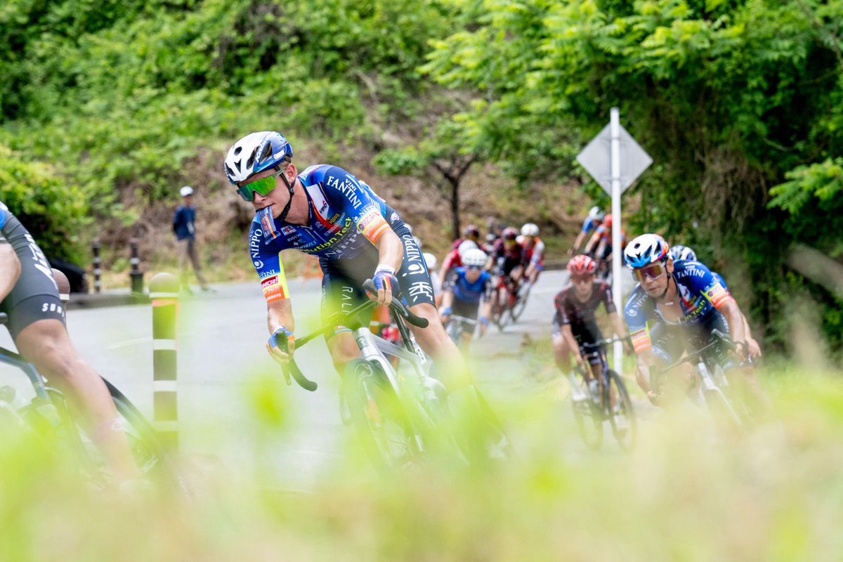 SolutionTechNR's tweet photo. FABBRO SFIORA IL SUCCESSO NELLA QUARTA TAPLA DEL TOUR OF JAPAN 🥈🇯🇵

Ottima prestazione per il Team Solution Tech–NIPPO–Rali nella quarta tappa del Tour of Japan, con Matteo Fabbro che ha conquistato un ottimo secondo posto.

La frazione, caratterizzata da un circuito vallonato di 120,9 km a Shinshu Iida–Shinshu Iida e continui saliscendi, ha selezionato progressivamente il gruppo dei migliori.

Nel finale, il team ha portato Fabbro e Kamiel Bonneu nelle posizioni di testa nel momento chiave della corsa, prima dell’azione decisiva. 

Fabbro ha risposto agli attacchi, avvantaggiandosi insieme ad altri due corridori e giocandosi tutto negli ultimi metri, dove ha conquistato il secondo posto, guadagnando secondi preziosi che lo portano al 4° posto in classifica generale.

FABBRO COMES CLOSE TO VICTORY IN THE FOURTH STAGE OF THE TOUR OF JAPAN 🥈🇯🇵

Strong performance from Team Solution Tech–NIPPO–Rali in the fourth stage of the Tour of Japan, with Matteo Fabbro taking an excellent second place.

The stage, featuring a rolling 120.9 km circuit in Shinshu Iida–Shinshu Iida and constant ups and downs, progressively thinned out the leading group.

In the finale, the team positioned Fabbro and Kamiel Bonneu at the front at the key moment of the race, just before the decisive move.

Fabbro responded to the attacks, going clear with two other riders and contesting the final metres, where he secured second place, gaining valuable seconds that move him up to 4th place in the overall classification.

📸 @sonoko_cat / @iimiwa 

#TeamSolutionTechNIPPORali