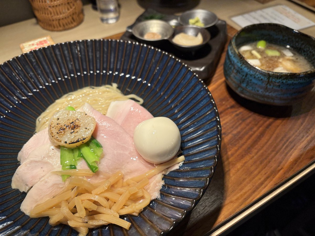 アル tweet media