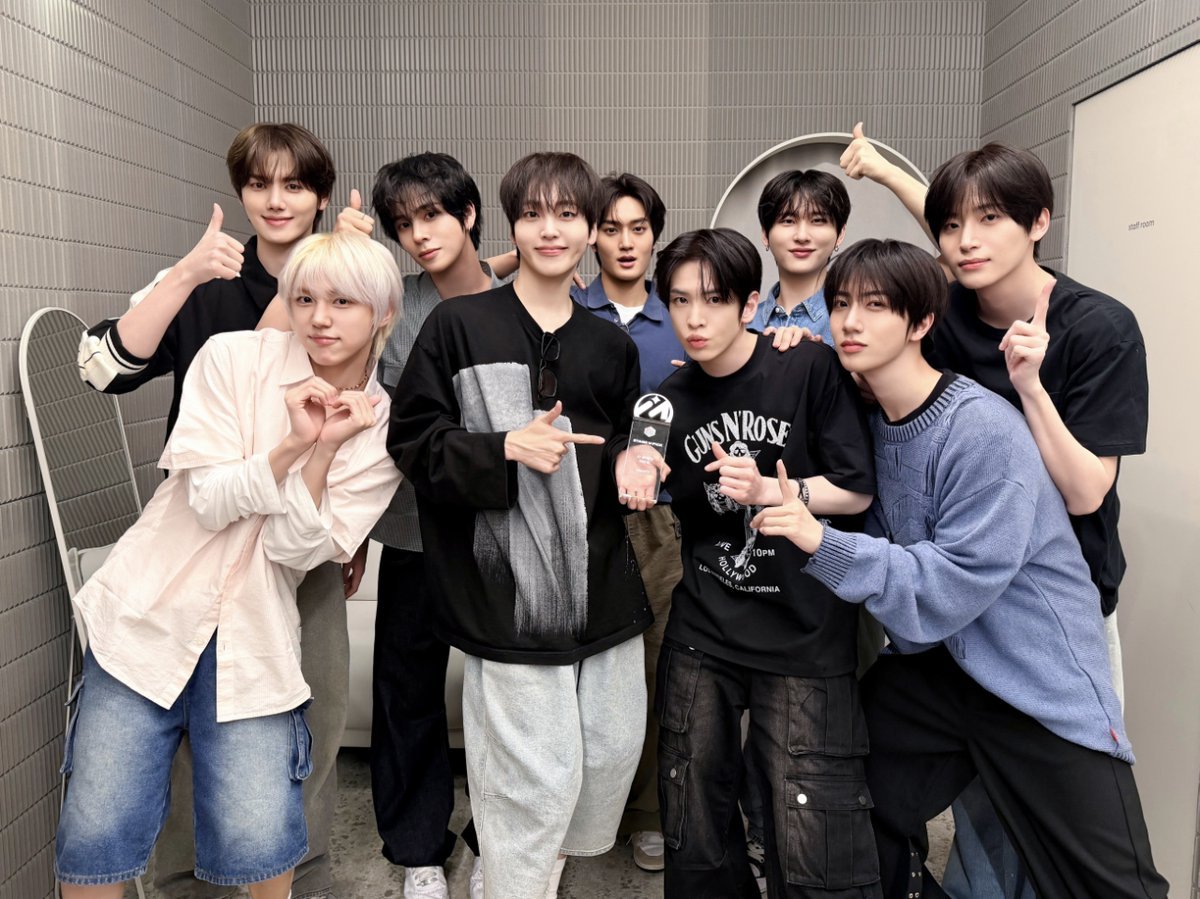 namtarntarntarn's tweet photo. ถ้วย Stage M Pick ถึงมือคราวิตี้แล้ว ❤️🏆✨️ ถ้วยทุกใบเป็นยาดีของหัวใจคนทำงาน ดีใจที่ได้เห็นรอยยิ้มของพวกเด็กนะ และดีใจที่คราวิตี้รับรู้ความรักของลอบิตี้เป็นอย่างดี แห่กันมาขอบคุณตั้งแต่ถ้วยยังไม่แพ็คลงกล่อง 55555555 รักคราวิตี้มากจังเยบ ♥︎ https://t.co/25yo4ViOcX