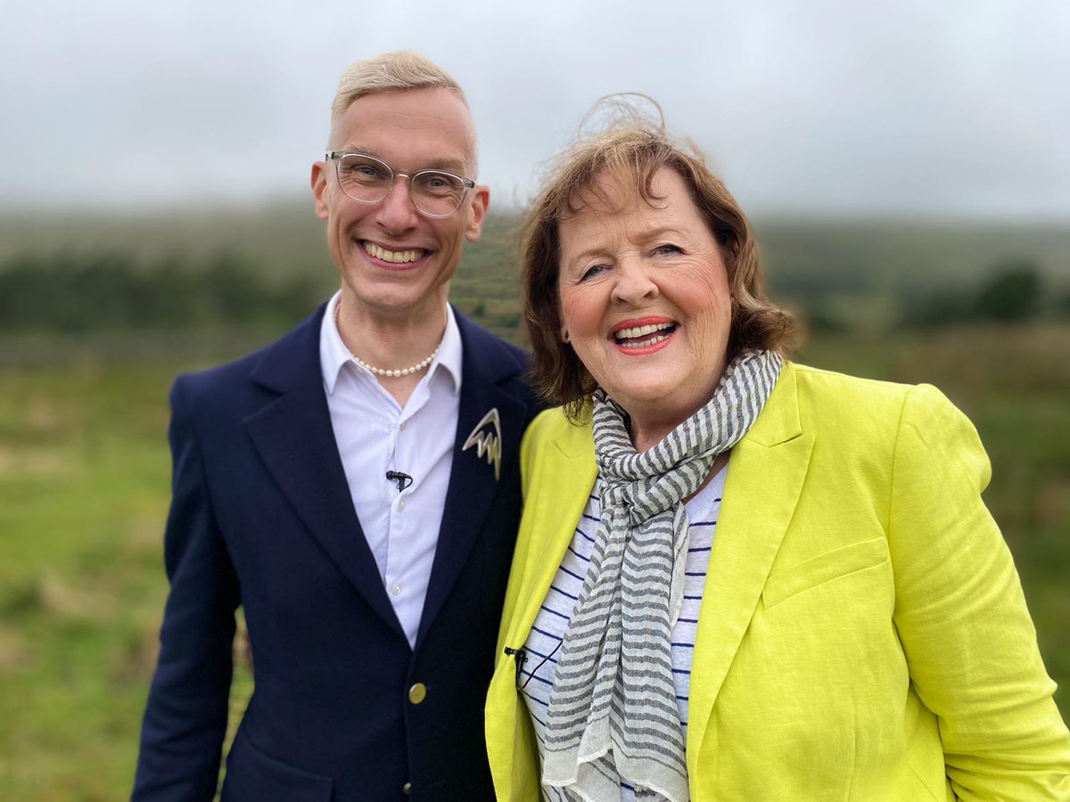 AntiqueRoadTrip's tweet photo. Throwback to one of the most vibrant pairings we ever had on Antiques Road Trip! 🫶 https://t.co/6DqBt0Dj0Z