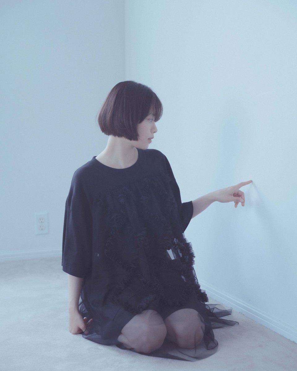 杉咲花がまとう、 Ray BEAMS の個性を宿したTシャツ