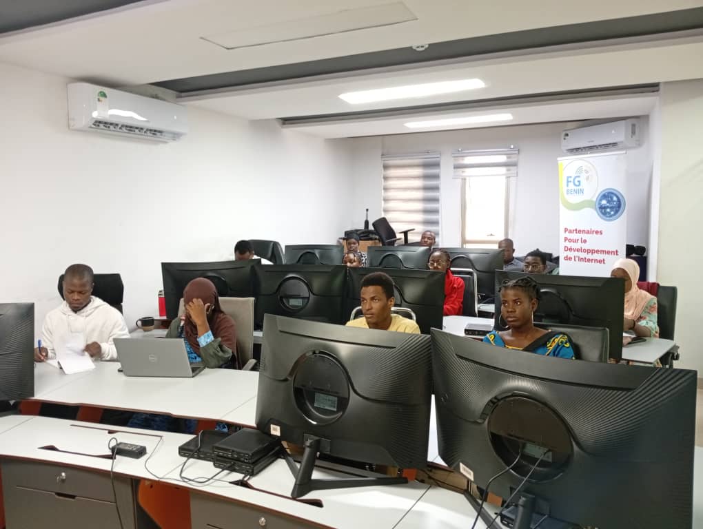 isocbenin's tweet photo. Une semaine pour maîtriser la cybersécurité au Bénin !

FGI Bénin, ISOC Bénin &amp; ASIN ont formé développeurs et étudiants IT du 18 au 22 mai 2026 sur les cybermenaces, vulnérabilités et bonnes pratiques de sécurité. 

Les participants ont adoré. La suite arrive. 
#Cybersécurité https://t.co/HQ3Utx4GrK