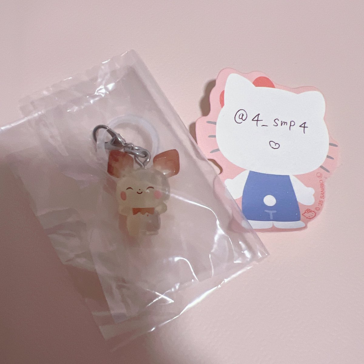4_smp4's tweet photo. @waiwaishitaiyan 検索より失礼致します。
当方ピチューを所持しております。
ジェリーデコバンドのキティと交換可能でしょうか？
ご検討よろしくお願いいたします。 https://t.co/qz9VMW4nw8