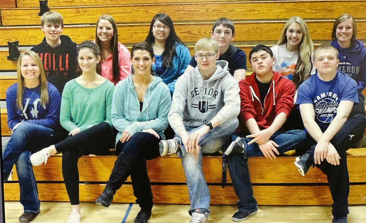 cameroncomets's tweet photo. Does anyone recognize these Spanish Club members?
#TBT #CameronComets https://t.co/VzDeW8C7Fj