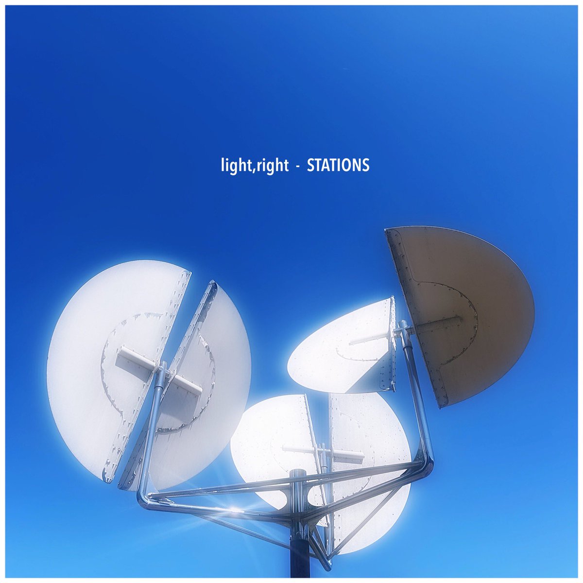 STATIONS_JP's tweet photo. 𝙉𝙀𝙒 𝙍𝙀𝙇𝙀𝘼𝙎𝙀🌻⋆.

2026.07.20(MON)
⁡
Degital ep  " light,right "  release.

ジャケット写真公開 ✈️ 
撮影/デザインはCHANです ⟡.·*.

全5曲収録
きらめきのひかりとかげ。
⁡
海の日におとどけします🌊⋆.꙳⸜

#ステエションズ
#lightright https://t.co/IDHMla0Zrw