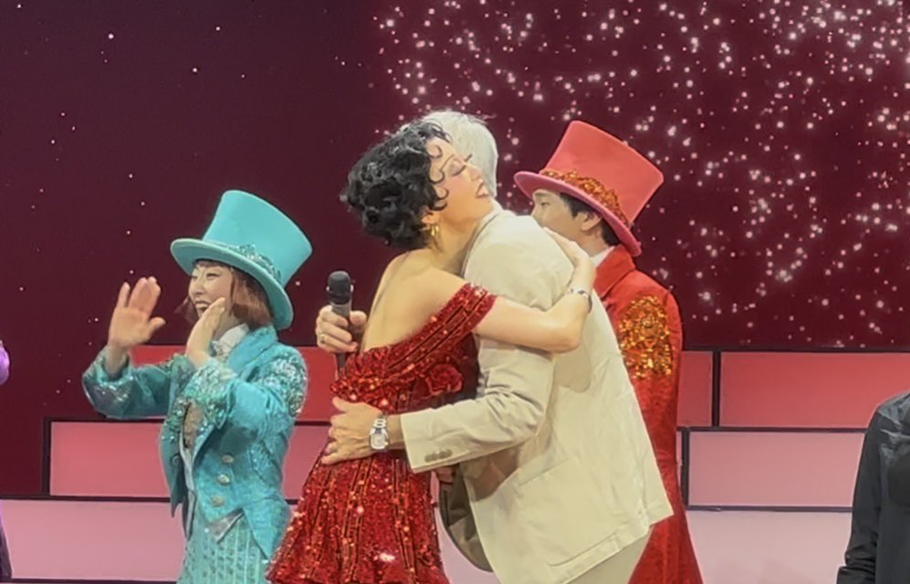 Springhorse_45's tweet photo. 5/27 
BOOP! The Musical

カテコでミッチェルさんと抱き合う礼さん

礼さんの歌声、そして舞台で目一杯に輝きを放つ姿にワクワクが止まらなかった

子供から大人まで楽しめるハッピーミュージカル❤️

#boopthemusical
#BOOPここ好きかも
#礼真琴 https://t.co/wFopAzk5Hy