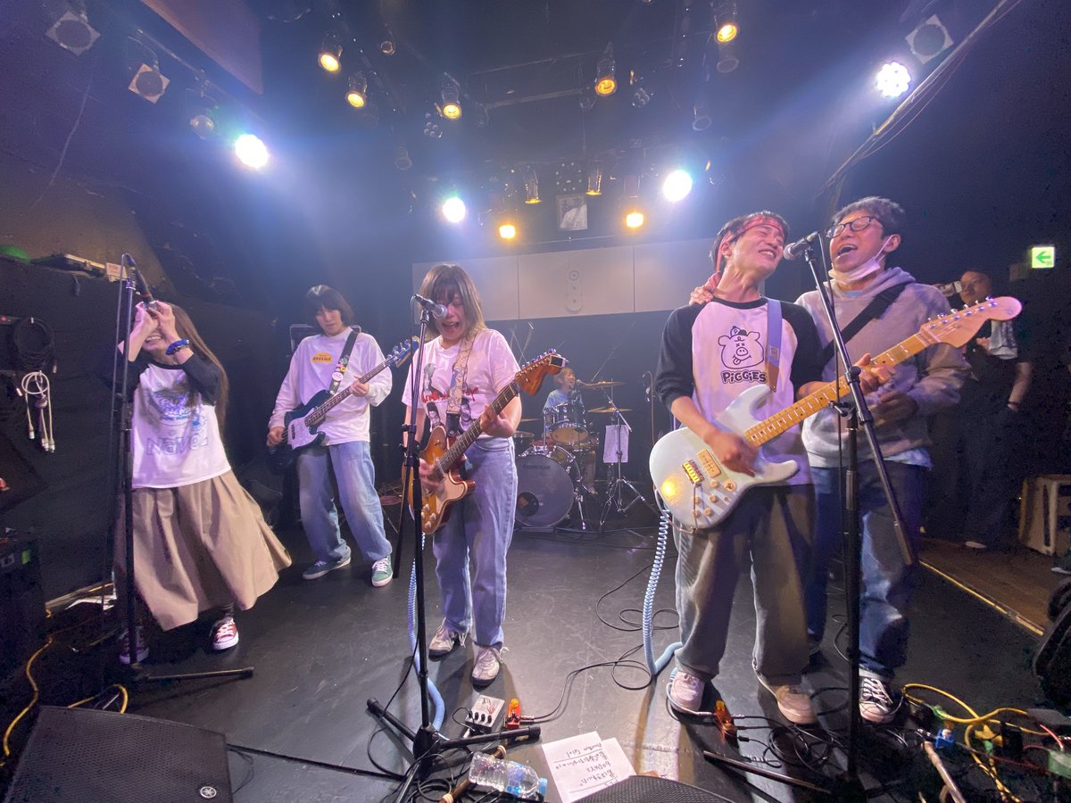 1977Liftman's tweet photo. @PositiveMaddog そしてピギーズ全員出てきて最高潮‼︎ https://t.co/nq989TWmJU