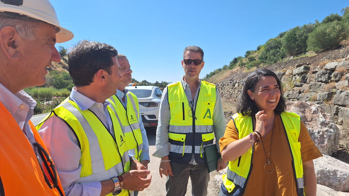 JuntaCG's tweet photo. 🛣🏗 Visitamos algunas de las actuaciones de emergencia que se vienen desarrollando en la A-381 con el objetivo de solucionar las incidencias que causó el tren de borrascas de primeros de primeros de año. https://t.co/ZXRdS9PXMw