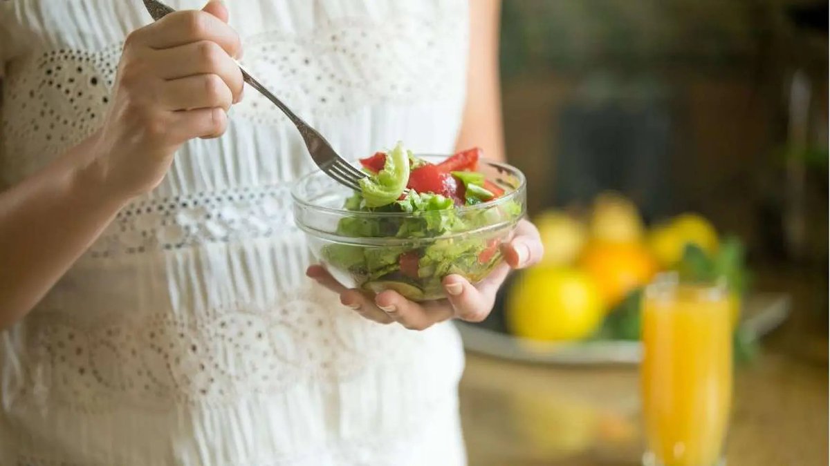 FdezLlamazares's tweet photo. La dieta baja en #FODMAP puede ayudar a controlar síntomas como hinchazón, gases o dolor abdominal en personas con síndrome de intestino irritable, siempre que se aplique de forma pautada y con supervisión profesional https://t.co/L5KbulP5FG vía @BCNmetropoli https://t.co/u9aG7vZOBP
