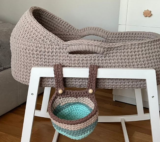 CraftsOnDisplay's tweet photo. Crochet with Julia shares a detailed #crochet baby bassinet pattern that walks you through the step-by-step process of making a beautiful Moses basket #crochetpattern #crochetforbaby 💙 - https://t.co/yMBbIb4kXP https://t.co/bNWdl16UCD