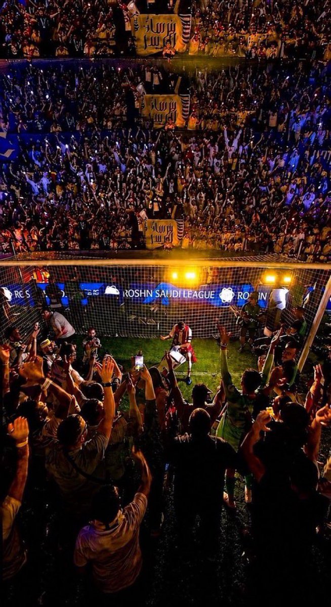 Almotasadr's tweet photo. صورة فقط من ابداع نادي النصر قادرة على إخفاء وتصغير كل منجز آخر .. 

النصر حديث العالم 💛💙 https://t.co/L2uc9Obb5g