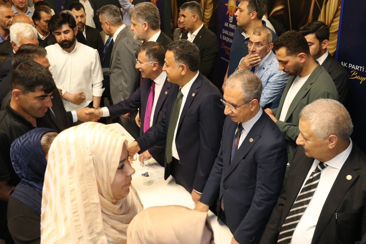 HikmetBasak_63's tweet photo. 📍 Çırağan Düğün Salonu

İl Başkanlığımızın düzenlediği bayramlaşma programımızı kıymetli hemşehrilerimiz ve teşkilat mensuplarımızın yoğun katılımıyla tamamladık.

Birliğimizin ve kardeşliğimizin daim olmasını diliyorum. Hayırlı bayramlar.

@Akparti @bybekirbozdag @milhamigunbegi