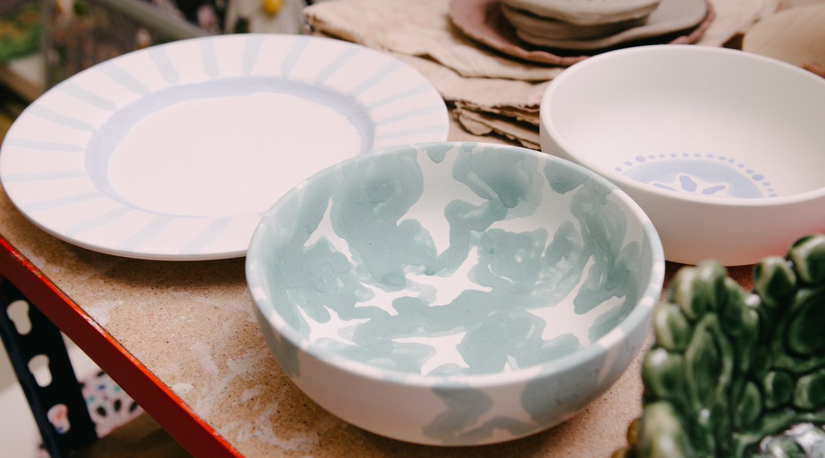 Art4Space's tweet photo. Join us for a pottery painting class that will spark your creativity and leave you feeling inspired! 🖌️✨
Explore the world of glazing techniques and unleash your artistic potential.

Book for Friday 12th June 6.30 pm: https://t.co/vzXDSyLTDj 👈 https://t.co/nlX4bWdzZT