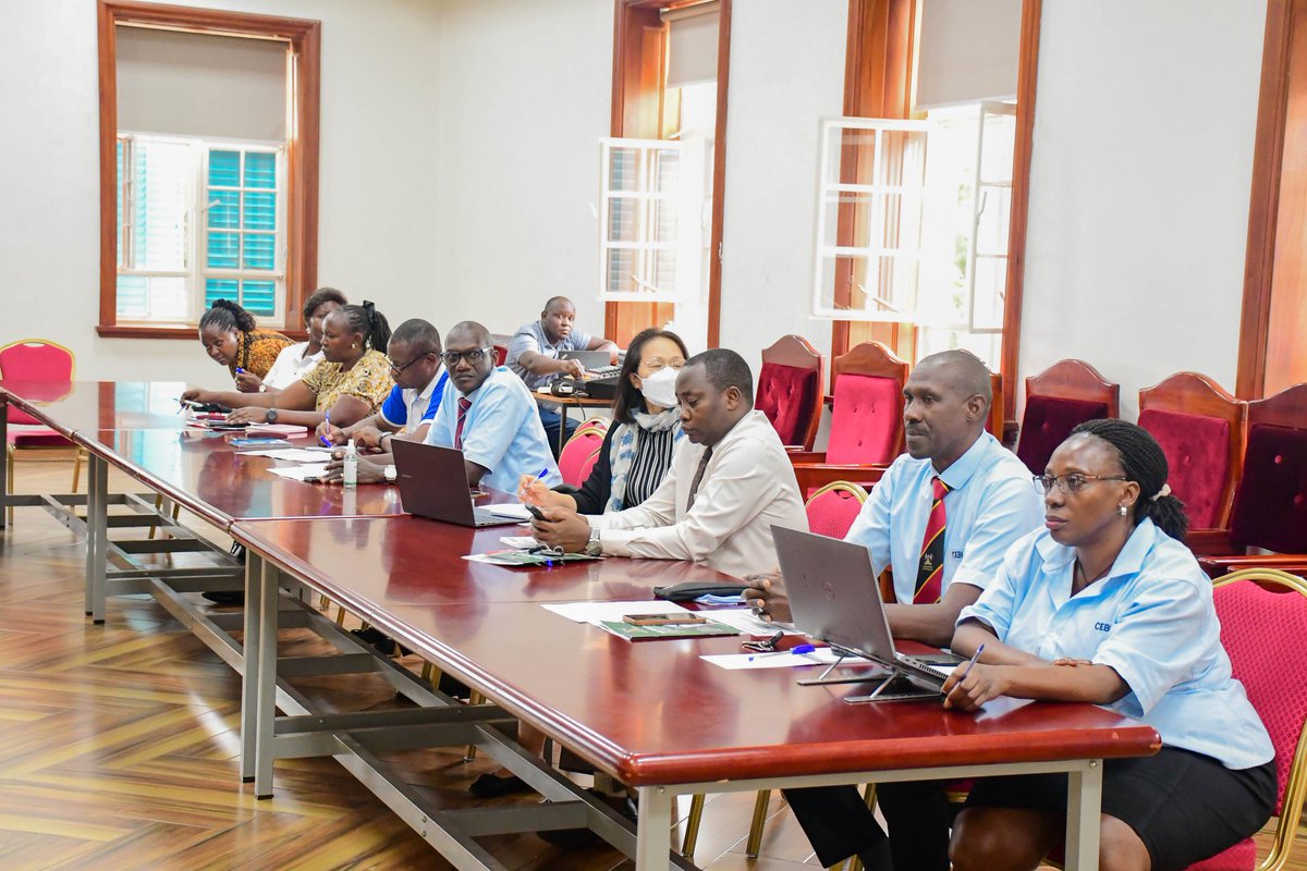 MaKCEES's tweet photo. Comprehensive Evaluation of Blended Learning (CEBL). The Principal, @MakCEES, Prof. Anthony Mugagga commends Dr. Arthur Mugisha (P.I.) &amp; the
 project team @IODeLMak for the consultative research approach, appeals to faculty @Makerere &amp; participants to popularize blended learning. https://t.co/bHaHXBWGDh