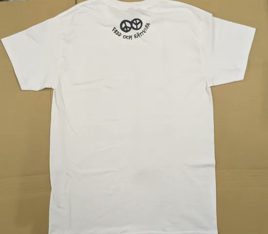 revenge_records's tweet photo. FEROCIOUS X "Med Vilken Ratt" T-SHIRT (BLACK or WHITE BODY) ( M / L / XL ) ￥3000

限定数のみ入荷、FEROCIOUS X 2026年最新Ｔシャツ！

アメリカNYC、STATE MANUFACTURED TERRORのWombat氏画最新作7インチEPジャケットデザイン！

https://t.co/LP7ZBh5x7u https://t.co/Cj25BlrFMY