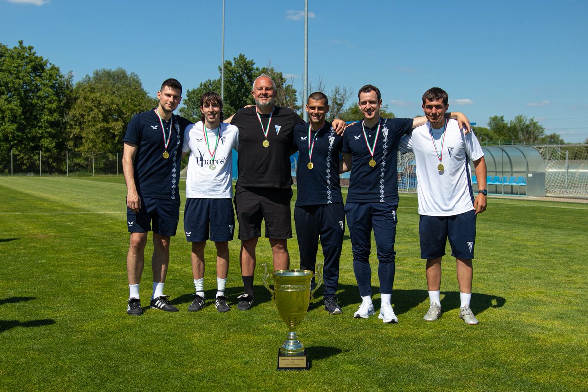gonness's tweet photo. CAMPEONES! 🏆🥇🇭🇺 
El esfuerzo diario y el trabajo en equipo dan su fruto. Este título es de todos los que forman parte de este viaje.
¡A disfrutarlo! https://t.co/hDphcPb92Q