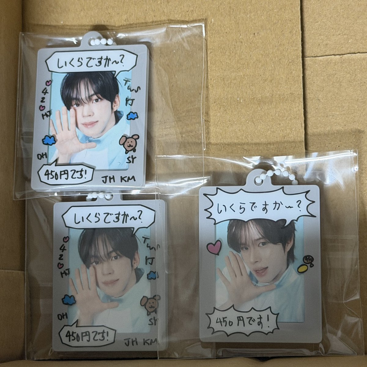 cherish__tws's tweet photo. TWSのコンサートのために韓国に来る日本の42さんで、ファンミで販売されていた450円キーリングを交換できる方いませんか？
 日本から直購入したため受け取りが遅くなり、コンサート当日に交換希望です！

譲：ドフン2、ギョンミン1 求：ジフン2、シンユ1

#TWS #450円　#ドフン　#ジフン https://t.co/EJcIVbTeeQ