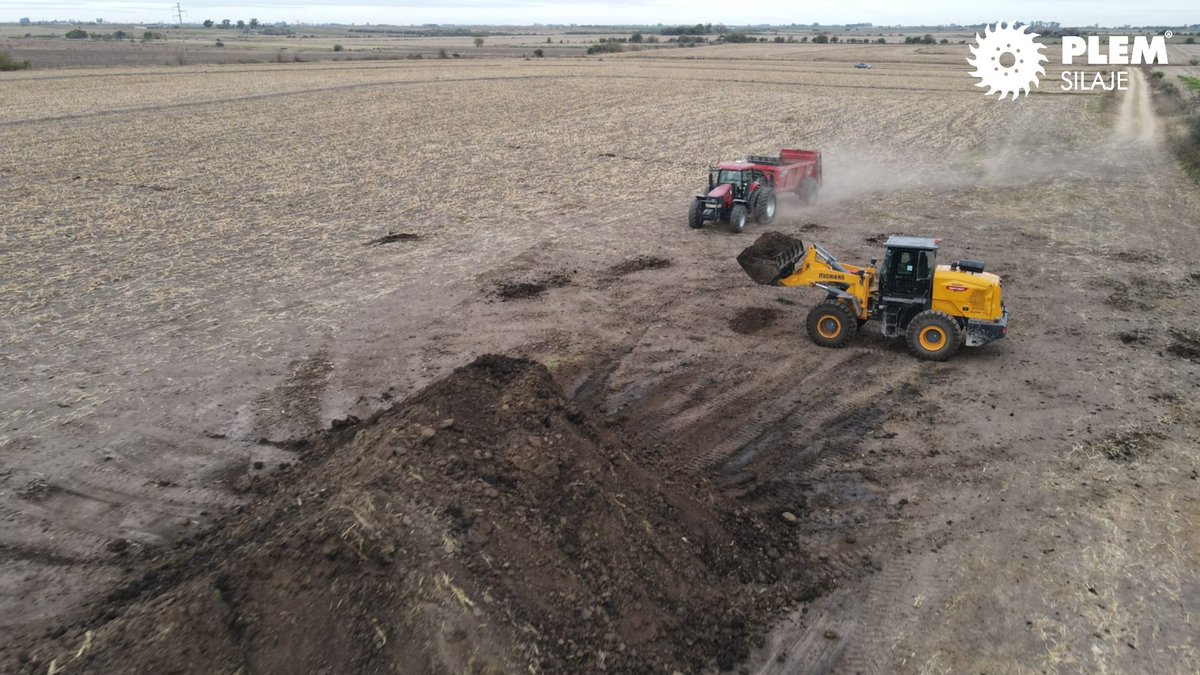 PlemSilaje's tweet photo. Nuestros equipos de alta capacidad y nuestra tecnología nos permiten trabajar sin detenernos 🚜🌱

#PlemSilaje #AgroNorte #Esparcido #MaquinariaAgrícola https://t.co/AyltXt1lAn