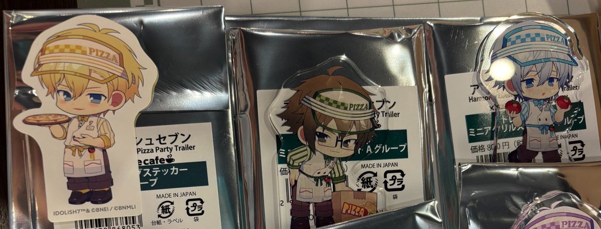 uinandesu's tweet photo. 【交換】アイナナ アニカフェ アクスタ ステッカー

【譲】アクスタ→大和 ☆環2
ステッカー→ナギ ☆陸2
【求】アクスタ→一織2.三月1
ステッカー→一織1.三月2

画像にない分は追加のため画像は後ほど
☆は一織と交換優先
池袋栃木手渡し、郵送
お心当たりありましたらよろしくお願い致します！ https://t.co/bq7ngNKjqu