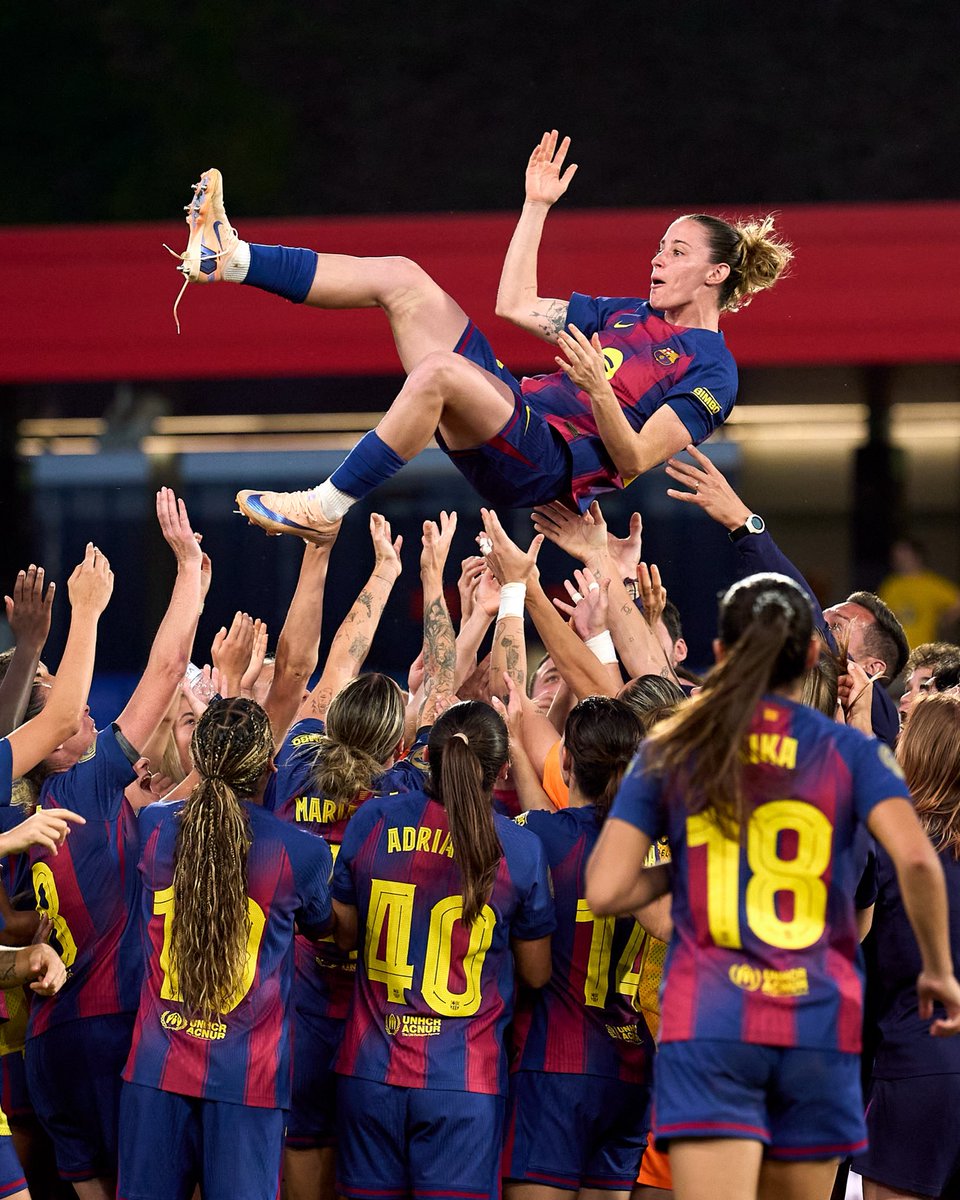 UWCL's tweet photo. 💙❤️ Ona Batlle bids farewell to the #UWCL champions 🏆 https://t.co/ZJfZ2Kf4z0
