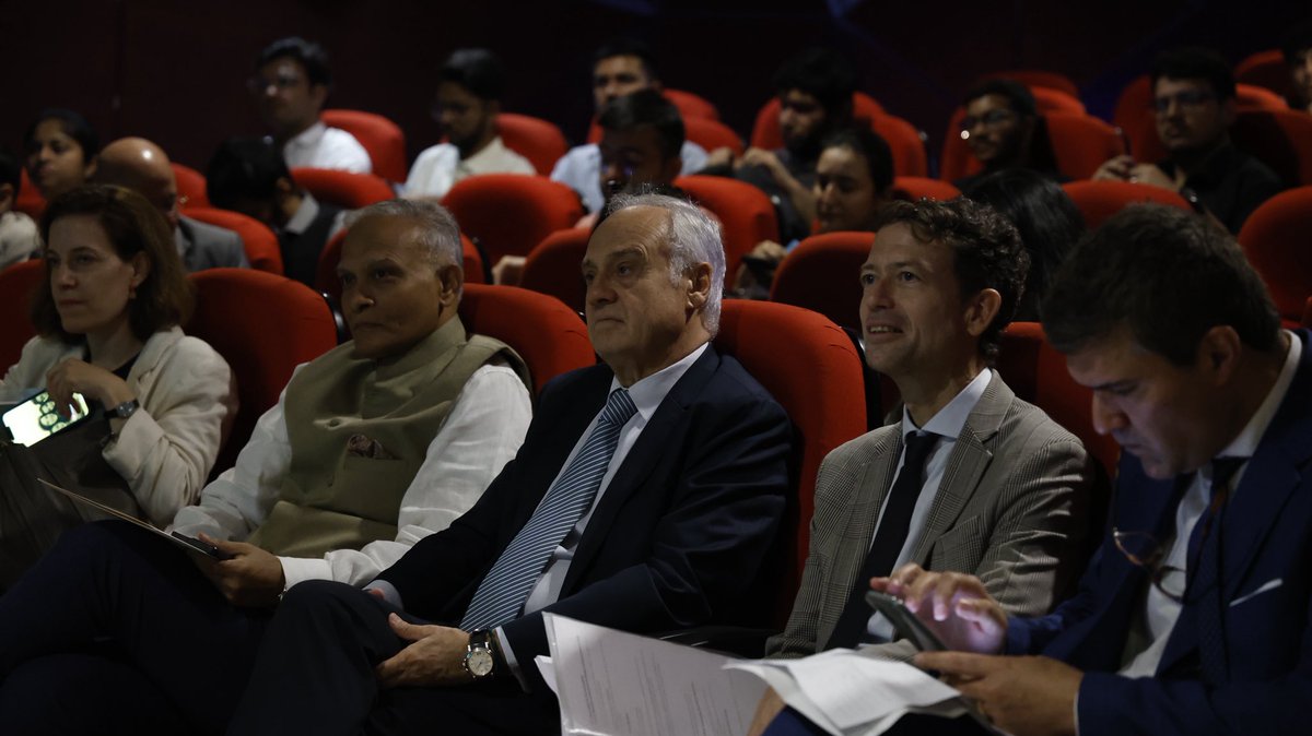 funalternativas's tweet photo. ℹ️Explorando en Delhi alternativas España-UE-India en defensa, IA y política digital : gobiernos y empresas para un nuevo partenariado
Durante el seminario con el think tank indio @CSDR_India en el año dual España-India @ICNuevaDelhi @EmbEspIndia 
#dualyear #indiaspain #IA #EU https://t.co/uXaOXqW235