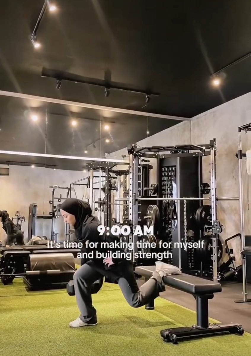 insidefolkative's tweet photo. Nikita Willy baru aja kasih liat a day in my life nya nih, mulai dari belajar Qur'an tiap pagi, mandiin sang anak hingga gym. Keren banget 🤍 https://t.co/IFSee34UQ7