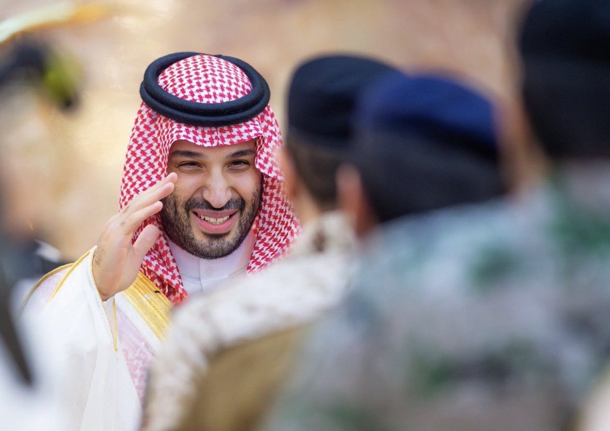 نايـَف tweet media