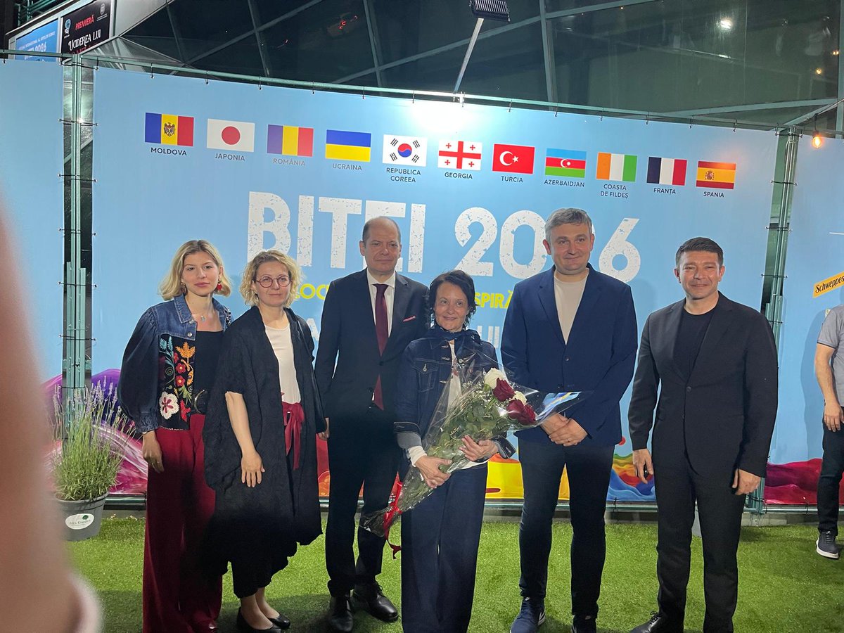 devtiyatro's tweet photo. Türk tiyatrosunun uluslararası alandaki güçlü temsil örneklerinden biri olarak gösterilen “Medea Material”, BITEI Festivali’nde gördüğü yoğun ilgiyle Türkiye’nin kültürel ve sanatsal birikimini bir kez daha dünya sahnesine taşıdı. https://t.co/BrwMWqoYEx