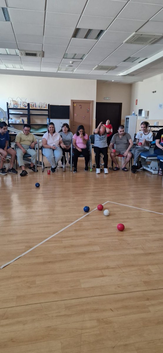 Ocio_AMAS's tweet photo. Finalizamos las jornadas de puertas abiertas en @GrupoAMAS .
@MovistarEstu ,con la colaboración de @Ocio_AMAS , ha puesto en marcha una nueva sección deportiva de Boccia para dar a conocer este magnifico deporte.
En las proximas semanas...más información del proyecto. https://t.co/jgaFcYsLXl
