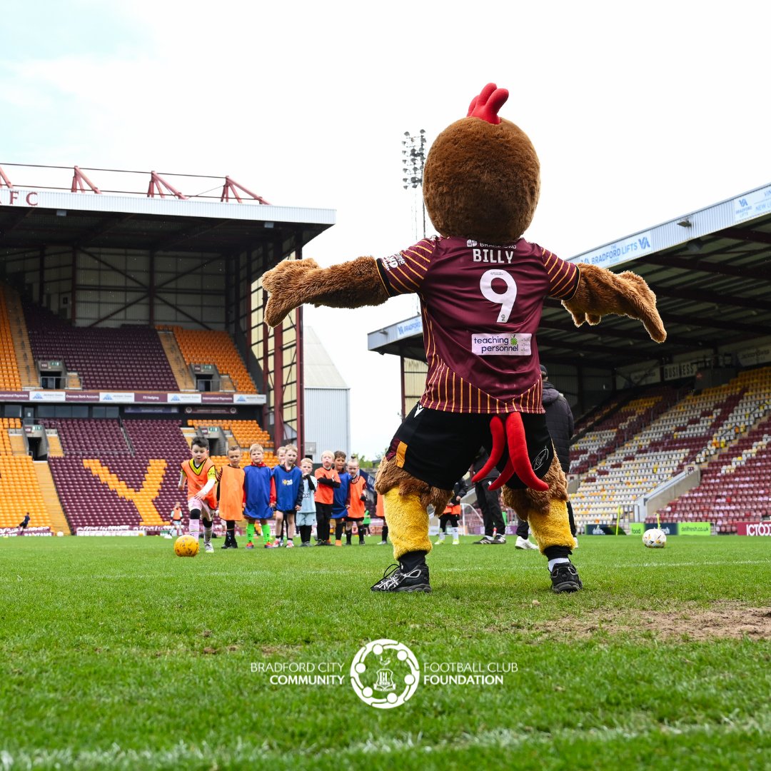 bcafc_cf's tweet photo. We had a fab day at our annual Day on the Pitch football camp 🥳

Participants joined us on our iconic home turf - and @BillyBantam1903 joined us for a kickabout 🐔

The fun continues this summer with our @KelloggsUKI football camps - book now: https://t.co/z6PDyIFsnh

#BCAFC https://t.co/ecx2tgOGt3