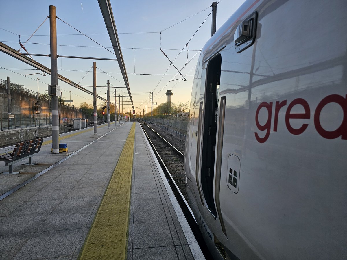 BenTrainDriver's tweet photo. Hi all! 

Bit of a self love post today. A year ago today I qualified as a mainline driver having passed all my exams! 

Bit surreal to think its already a year gone, but its been a whirlwind. A/L to celebrate doesnt hurt a bit! 

Have a good weekend everyone!
#TrainDriver 🚂 https://t.co/n7L7iHGNrb