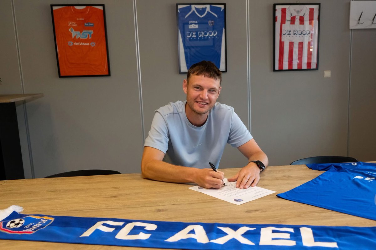 FCAxel_'s tweet photo. ROY BROECKAERT NIEUW BIJ FC AXEL.

Spits Roy Broeckaert speelt volgend seizoen voor FC Axel. Roy is woonachtig in Zelzate en komt over van v.v. Goes.

Welkom Roy, veel succes en voetbalplezier bij FC Axel. https://t.co/UIEdByR3s0