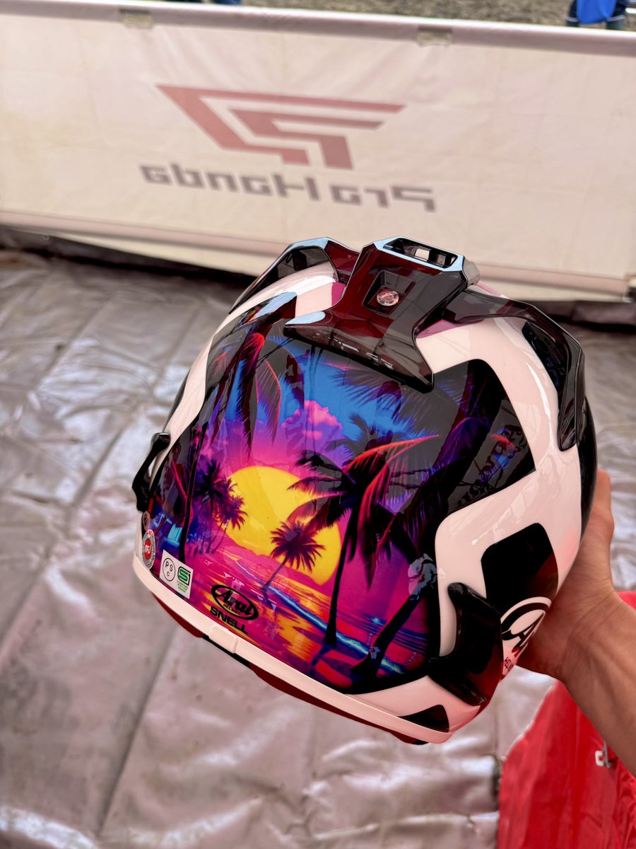 yuki_okura23's tweet photo. ニューヘルメット⛑️🎨🌴

🏝️🌅🌊

@araihelmetjapan  
ワンテンデザイン https://t.co/sq9rJHAQcX