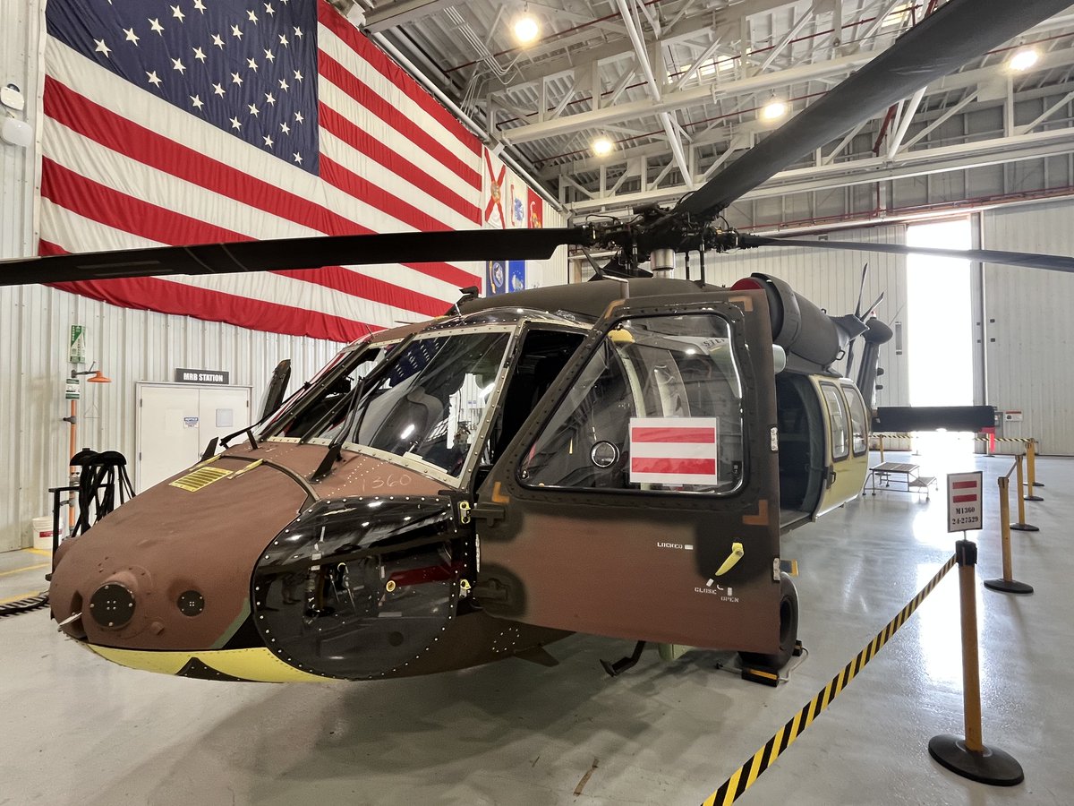 usembvienna's tweet photo. 🇺🇸🚁🇦🇹 The first Austrian UH-60M Black Hawk helicopter has been handed over to the U.S. Army for military outfitting and certification —a key milestone in Austria’s Armed Forces 2032+ modernization plan.
These new helicopters will enhance Austria’s disaster relief, search and rescue, and international operations capabilities. This partnership reflects our shared commitment to security and humanitarian response.
📷 Austrian Bundesheer: First Austrian UH-60M Black Hawk, S/N 24-27529