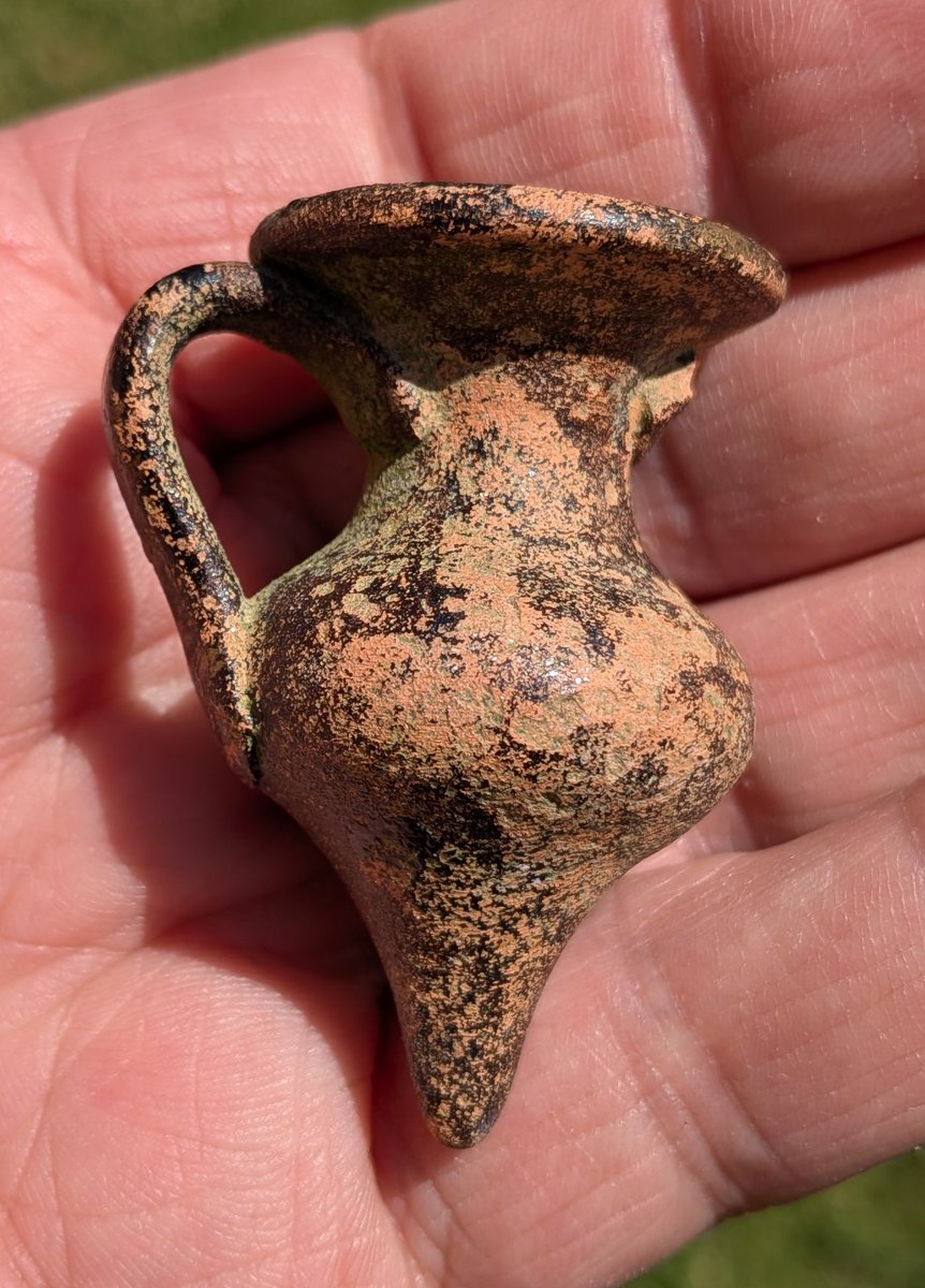 FurzeyRetriever's tweet photo. Can anyone identify this?
It was in a delivery of shingle dredged from Poole Harbour.
#Archaeology #amphora https://t.co/shy76CarwY