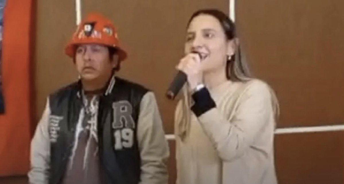 mariodelalcazar's tweet photo. Indios: “no permitiremos que un k’ara nos diga qué hacer”

Activista argentina diciéndoles exactamente lo que tienen que hacer: https://t.co/GX2u1se5jy