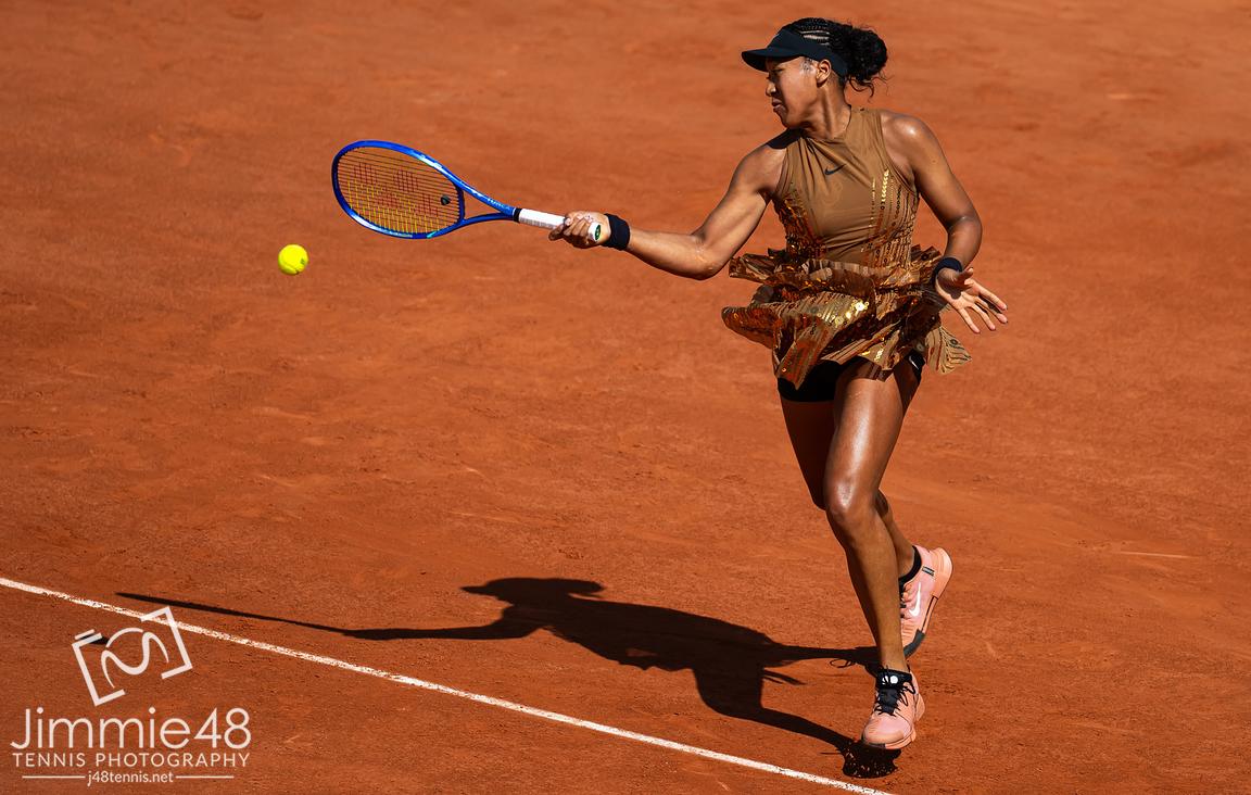 Naomi Osaka moves on into the third round at Roland Garros.