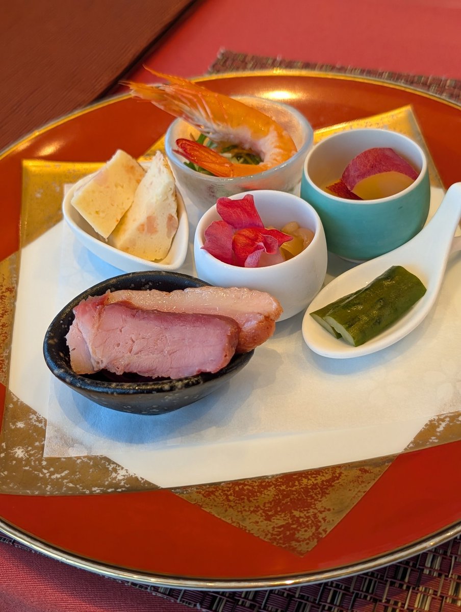 simakata's tweet photo. 海外ポケモンGOフレンドと
新宿展望レストランで会食。
GO Fest 2026 東京頑張るぞー👊 https://t.co/g9buFIlnny