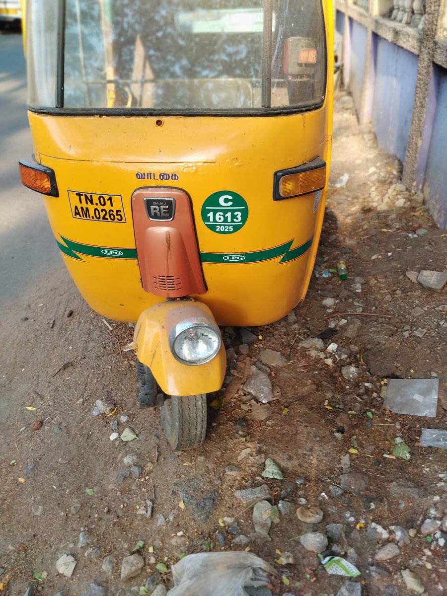 SHANMUGAM53153's tweet photo. @ChennaiTraffic @chennaicorp Sir, Still vehicles are parking opp to race view apartment, raman avenues line in vandikaran street, velachery,https://t.co/YeJIuKztLW are taken at 5.00 pm today https://t.co/775jQcyUsQ
