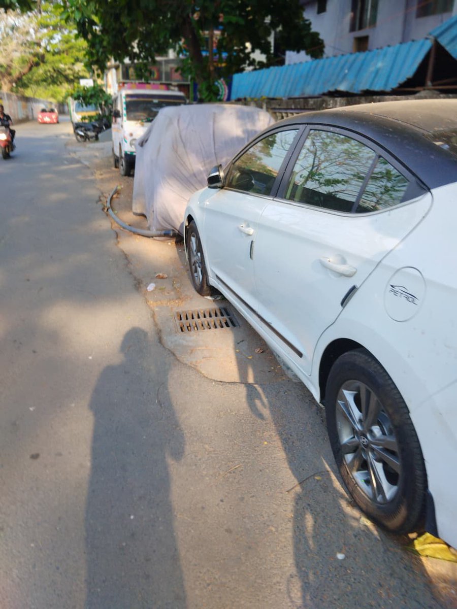 SHANMUGAM53153's tweet photo. @ChennaiTraffic @chennaicorp Sir, Still vehicles are parking opp to race view apartment, raman avenues line in vandikaran street, velachery,https://t.co/YeJIuKztLW are taken at 5.00 pm today https://t.co/775jQcyUsQ