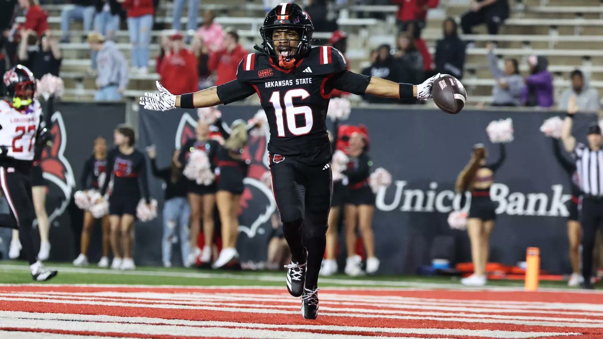 HEROSportsNews's tweet photo. 🔸#CFB G6 Spotlight🔸

Arkansas State WR Chauncy Cobb (@_Chump23)

-2026 R-Jr.
-5-6, 163 lbs
-G5 All-American returner 
-797 yards &amp; 1 TD on 73 catches and 538 yards and 2 TDs on kick returns in 2025
📸Carla Wehmeyer/@AStateFB
@CoachButchJones @CoachAltman @CoachDLett @CoachSchex https://t.co/bsTk1yCy8N