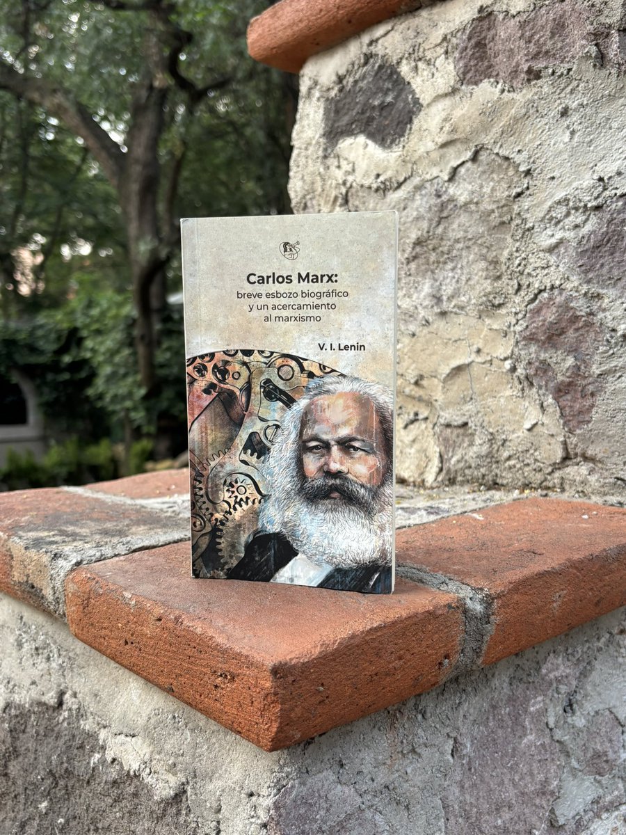 Ed_Estentor's tweet photo. 📢 ¡Descubre el pensamiento de un gigante!

🔍 En esta obra encontrarás dos textos clave:
✔ “Carlos Marx: breve esbozo biográfico”
✔ “Tres fuentes y tres partes integrantes del marxismo”

��� Corto, directo y revelador.

#MarxismoParaTodos #LeninTeInvita https://t.co/YYDkcwVMgW