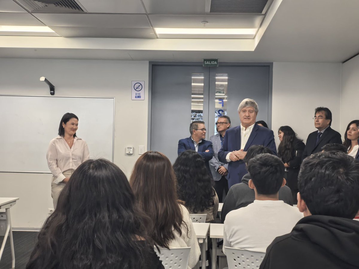 NoelG_Jaimes's tweet photo. El dueño de la USIL, Raúl Diez Canseco, usa su Universidad para que Keiko pida votos. La @SuneduPeru debe pronunciarse contra esto.

Tienen tanto miedo que prostituyen los centros universitarios. Son de lo peor. ¡Fujimori nunca más! https://t.co/XwjPqwIOzT