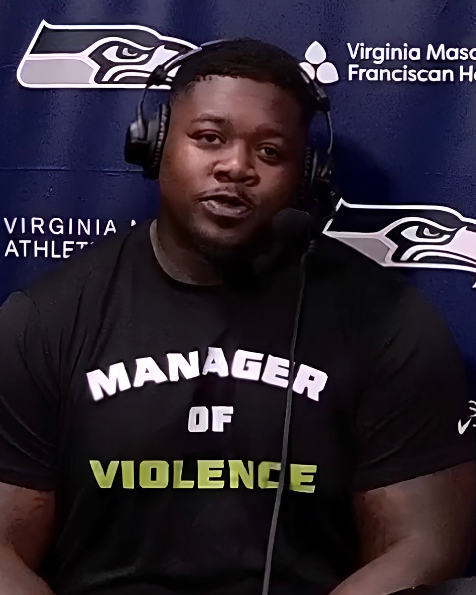 12ASONE24's tweet photo. Jarran Reed wore a shirt saying “Manager of Violence” on his radio interview with Bump and Stacy

#Seahawks #GoHawks https://t.co/4s5uppZq7i